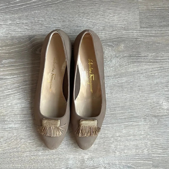 Salvatore Ferragamo Suede Pumps Size 9 - Picture 1 of 9